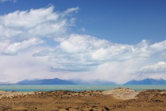 Der Lago-Argentino-Effekt: Die Wolkenunterseiten reflektieren das Türkis des Sees